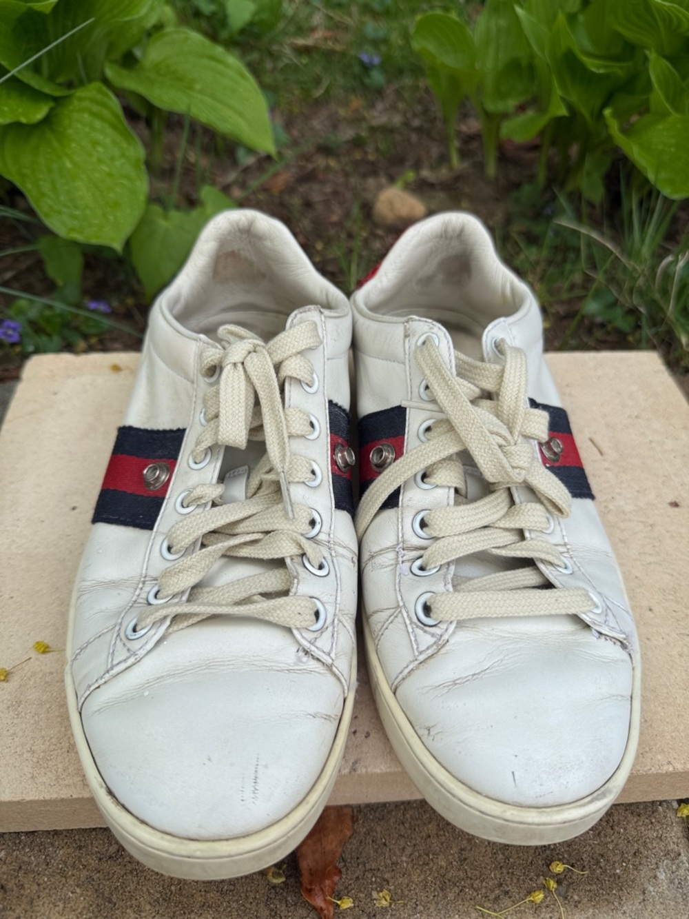 Gucci White Leather Low-Top Sneakers with Red and Navy Stripe - Picture 2 of 10